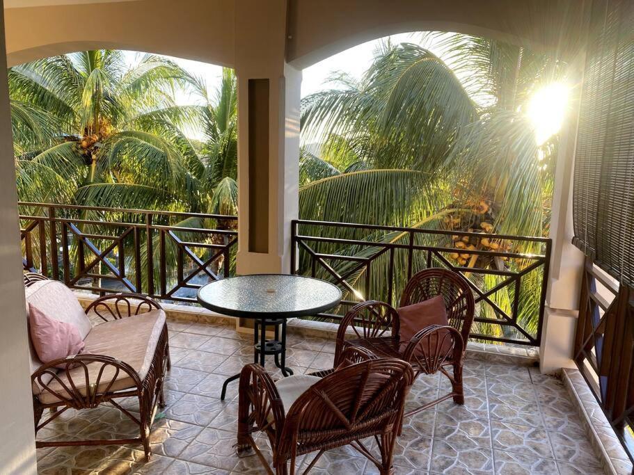Villa Palmistes Apartment ลากูแล็ตต์ ภายนอก รูปภาพ